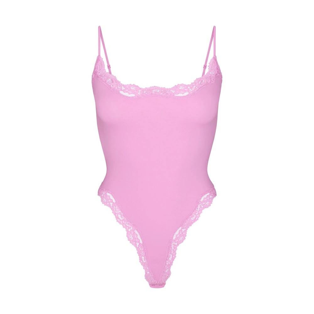 SKIMS FITS EVERYBODY LACE CAMI BODYSUIT